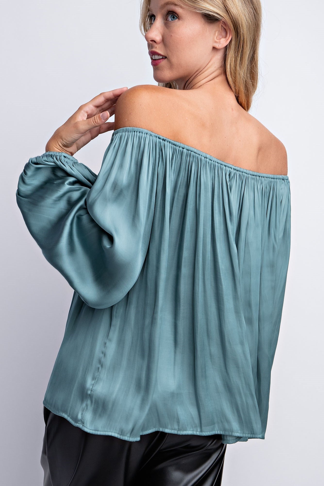 OFF THE SHOULDER PEASANT SOLID TOP