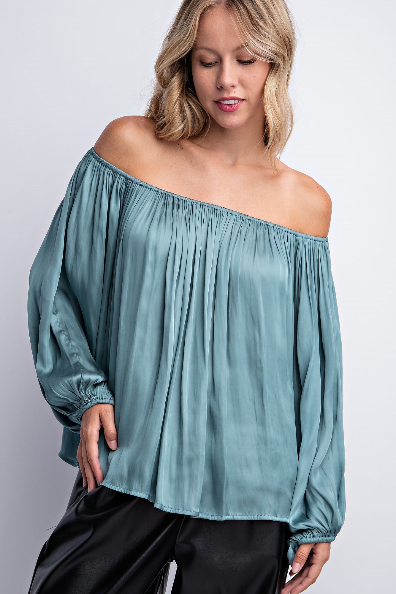OFF THE SHOULDER PEASANT SOLID TOP