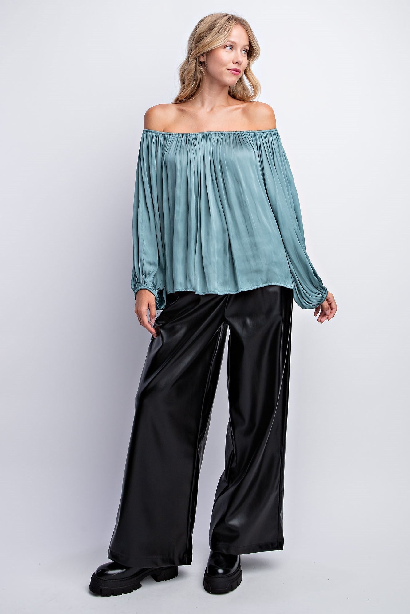 OFF THE SHOULDER PEASANT SOLID TOP