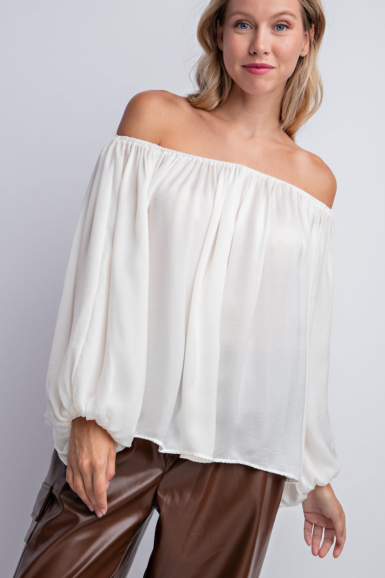 OFF THE SHOULDER PEASANT SOLID TOP