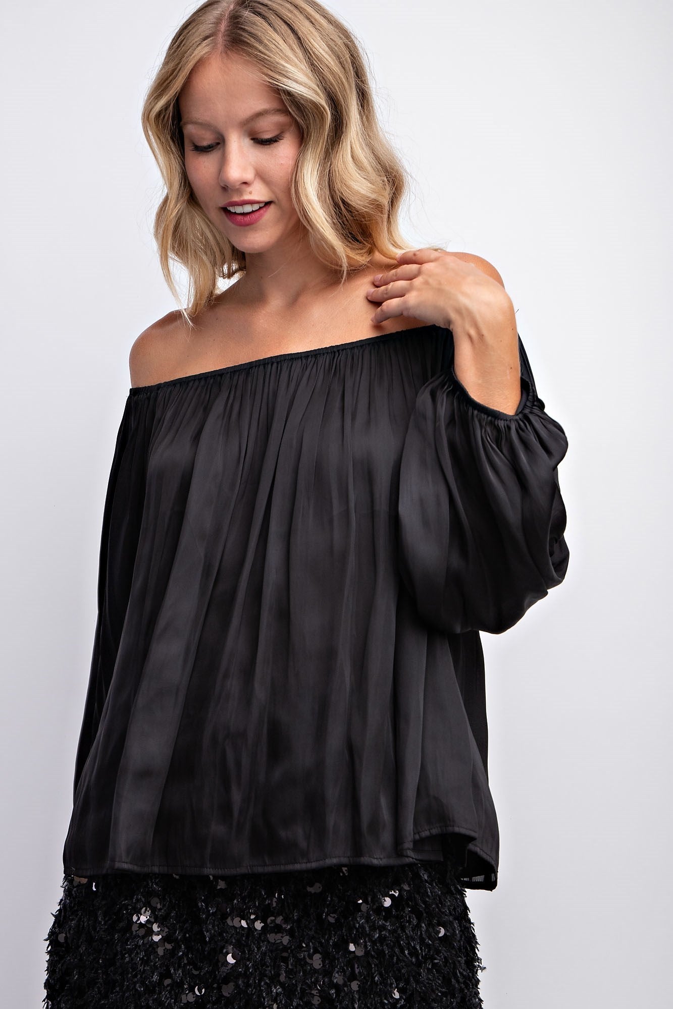 OFF THE SHOULDER PEASANT SOLID TOP