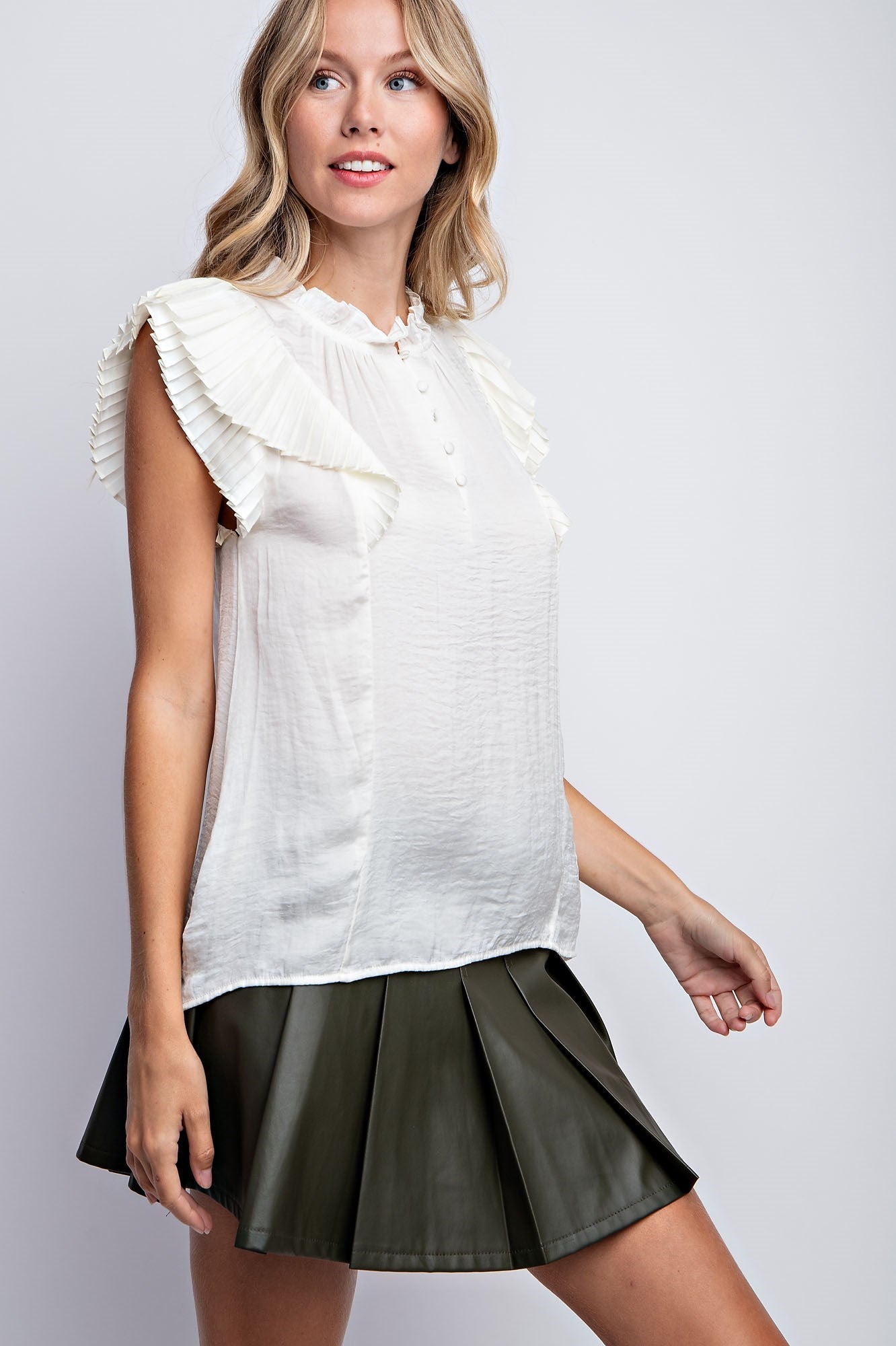 SOLID PLEATED SLEEVE TOP