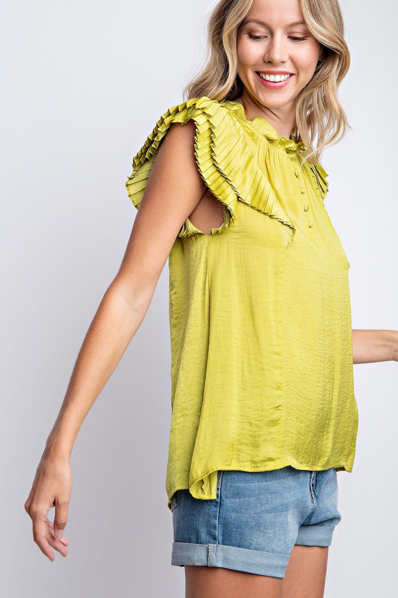 SOLID PLEATED SLEEVE TOP