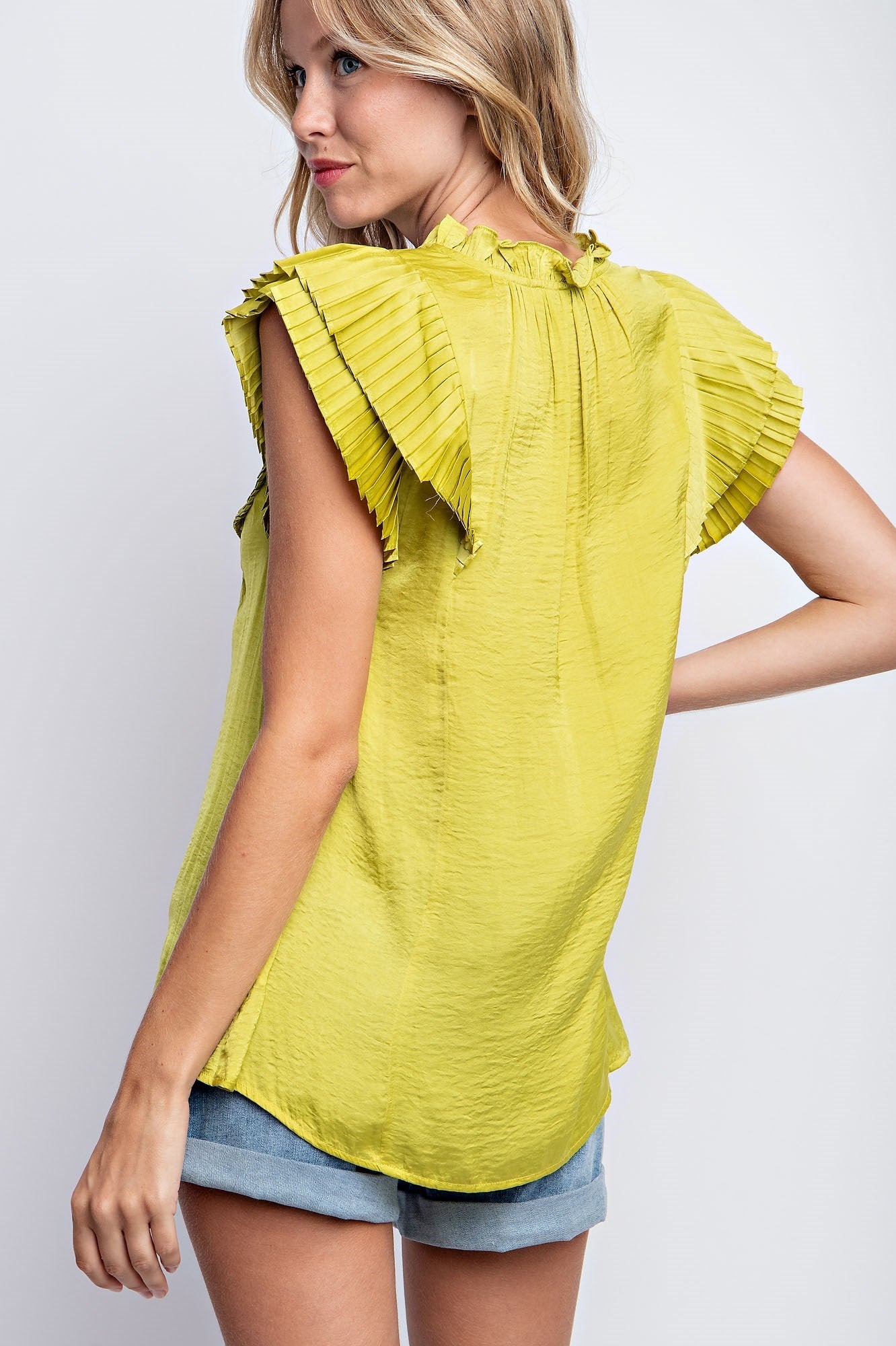 SOLID PLEATED SLEEVE TOP