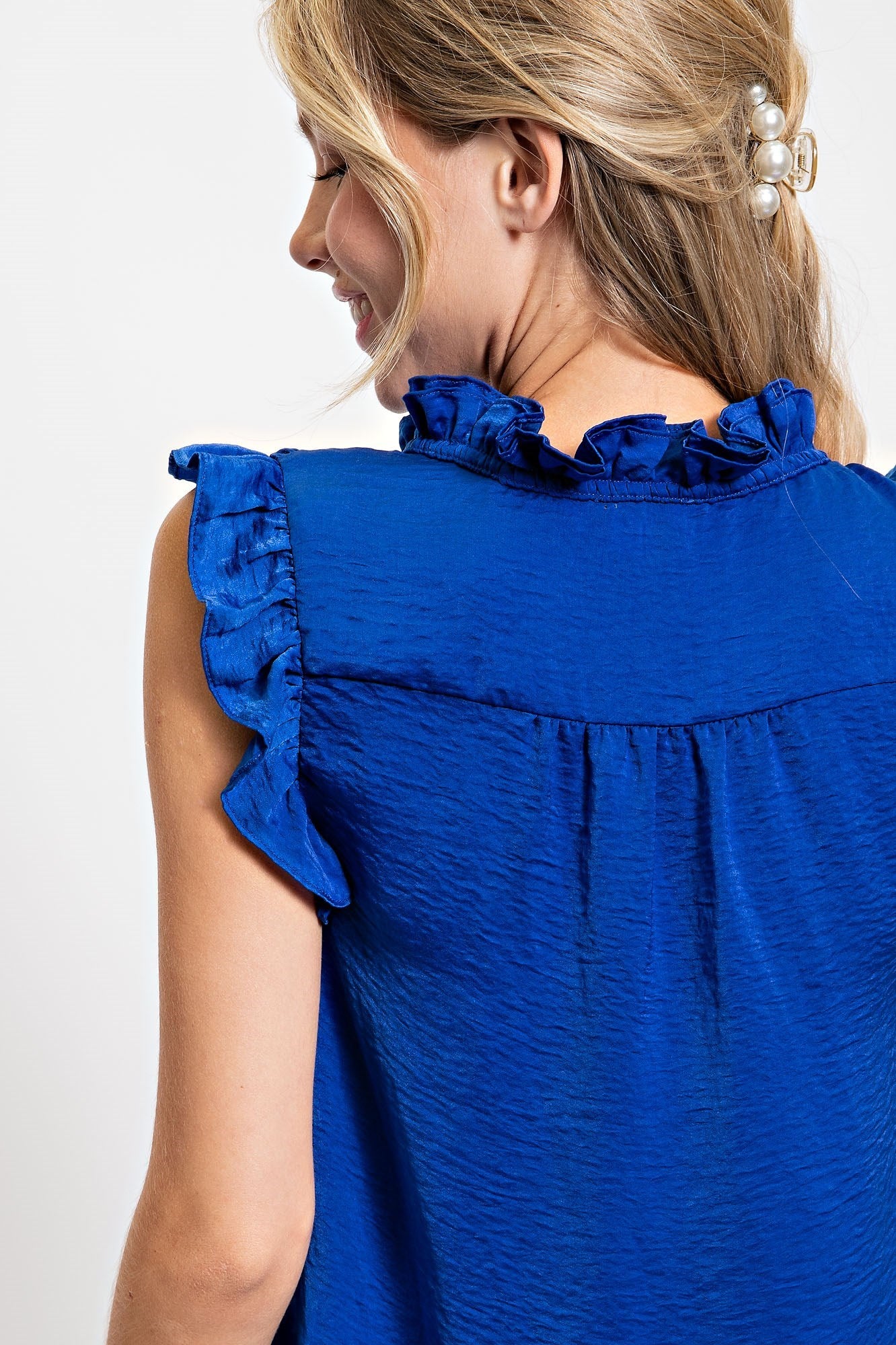 SLEEVELESS RUFFLE SOLID TOP