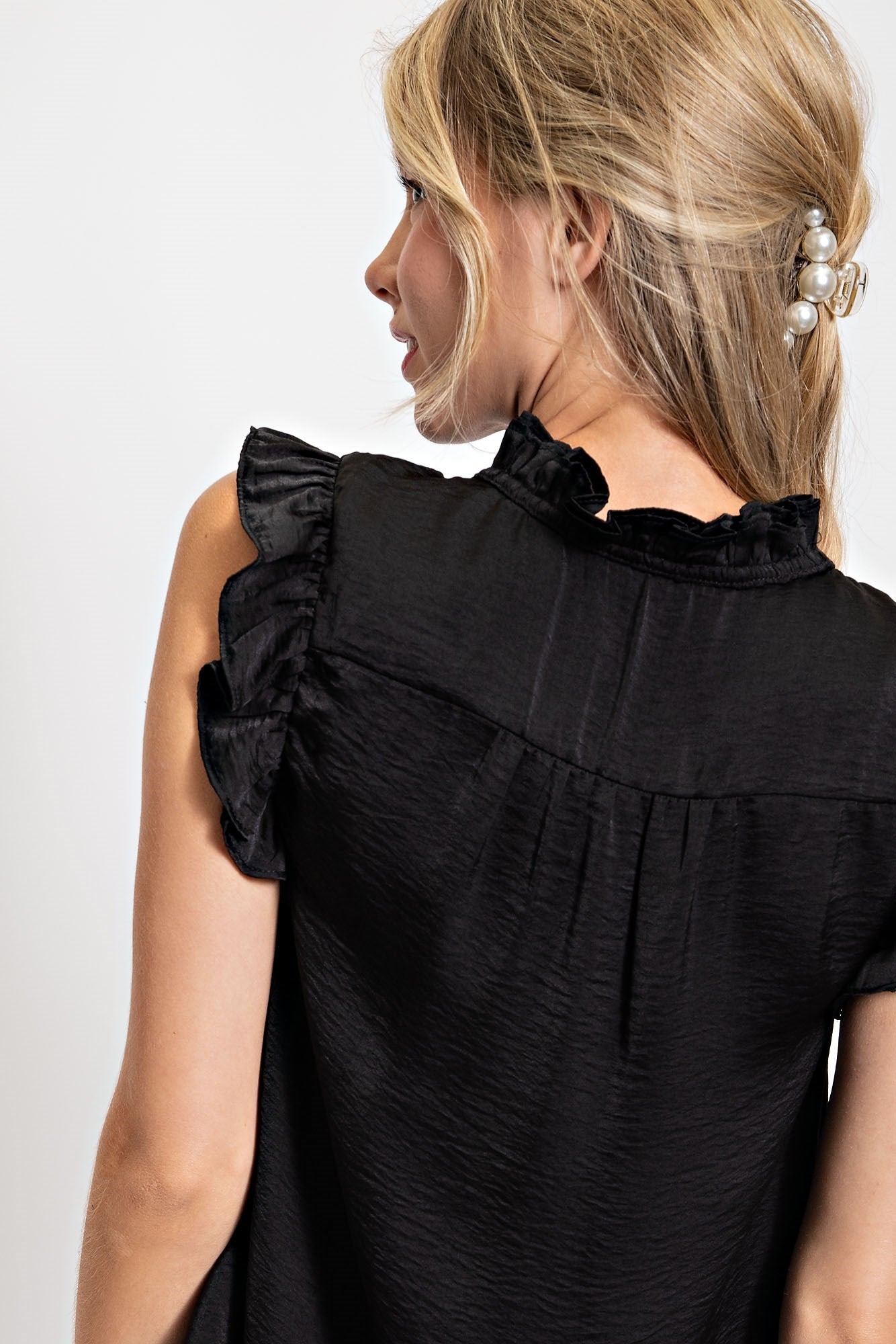 SLEEVELESS RUFFLE SOLID TOP