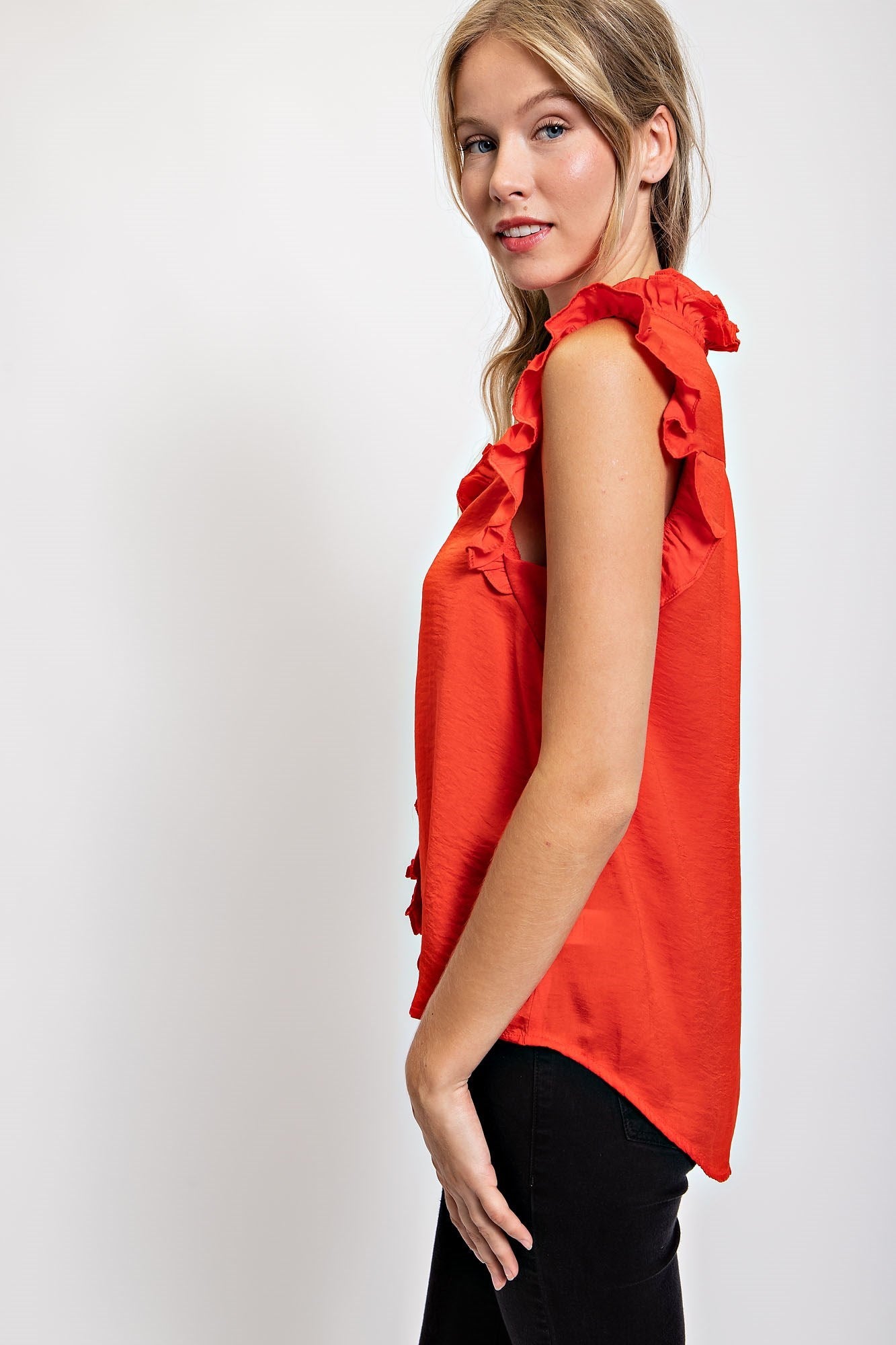 SLEEVELESS RUFFLE SOLID TOP