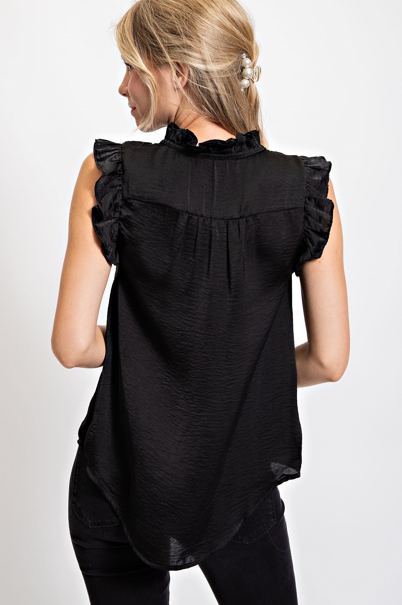 SLEEVELESS RUFFLE SOLID TOP