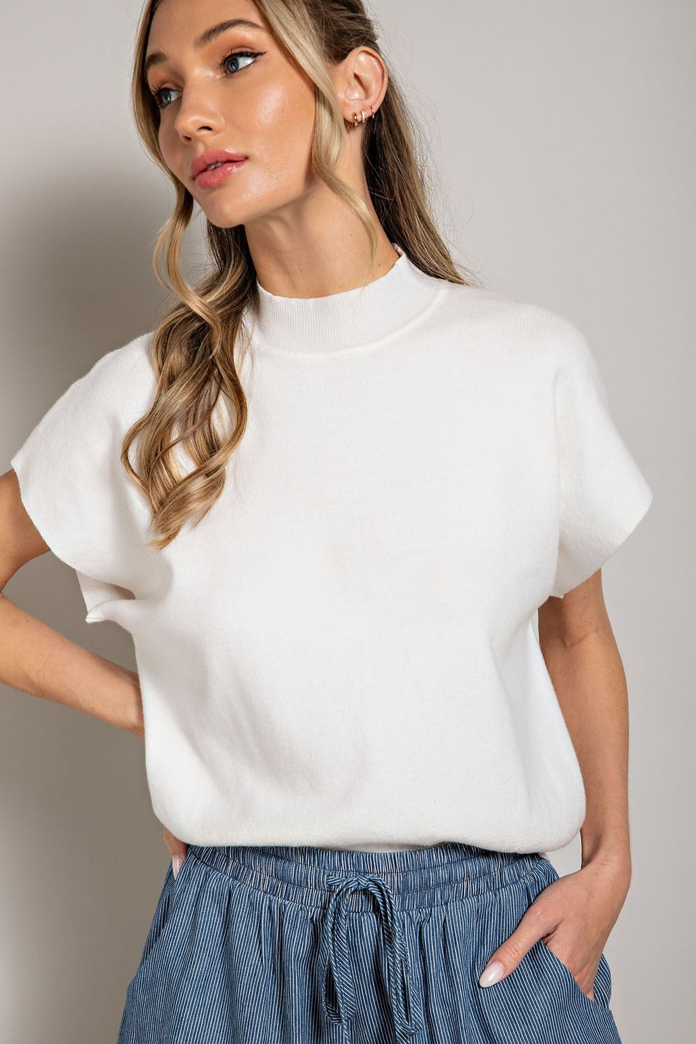 MOCK NECK SHORT SLEEVE TOP
