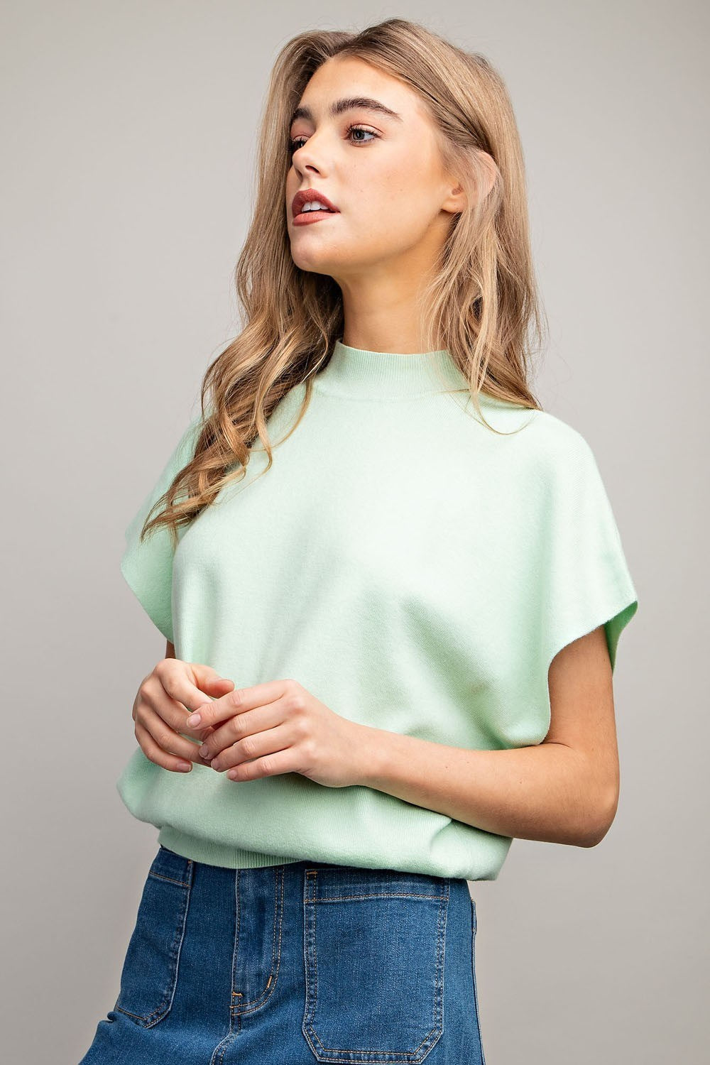MOCK NECK SHORT SLEEVE TOP
