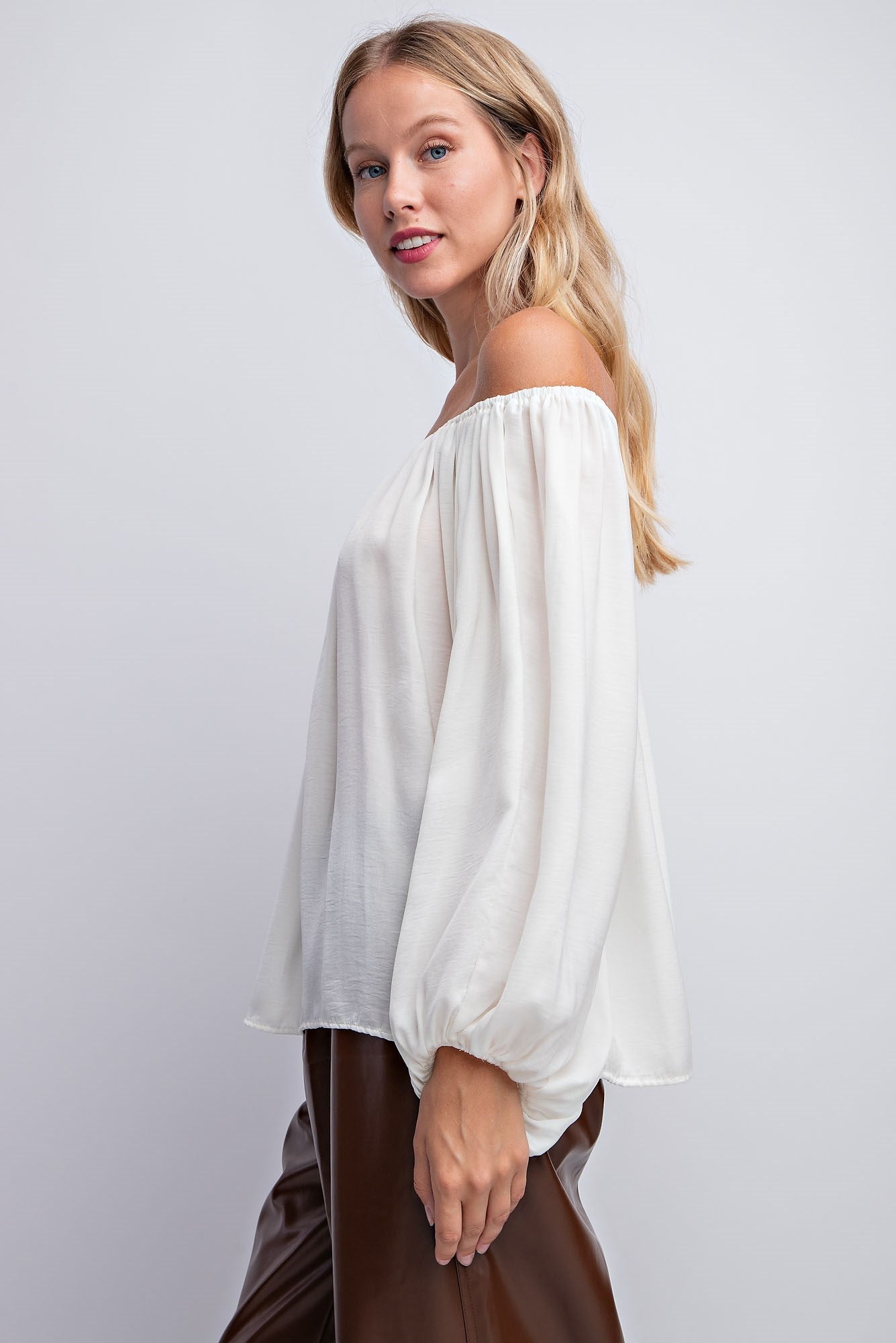 OFF THE SHOULDER PEASANT SOLID TOP