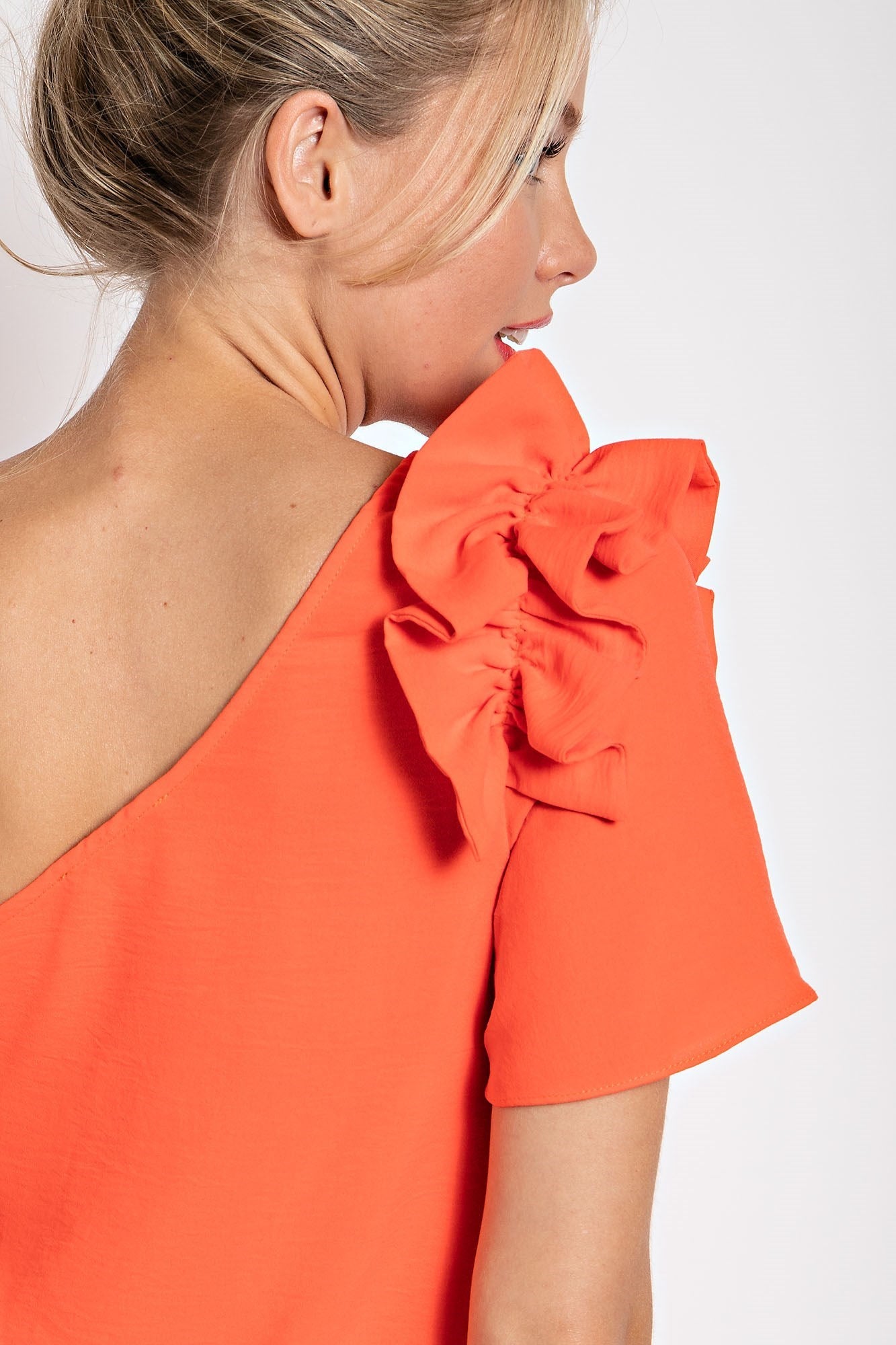 ONE SHOULDER RUFFLE TOP