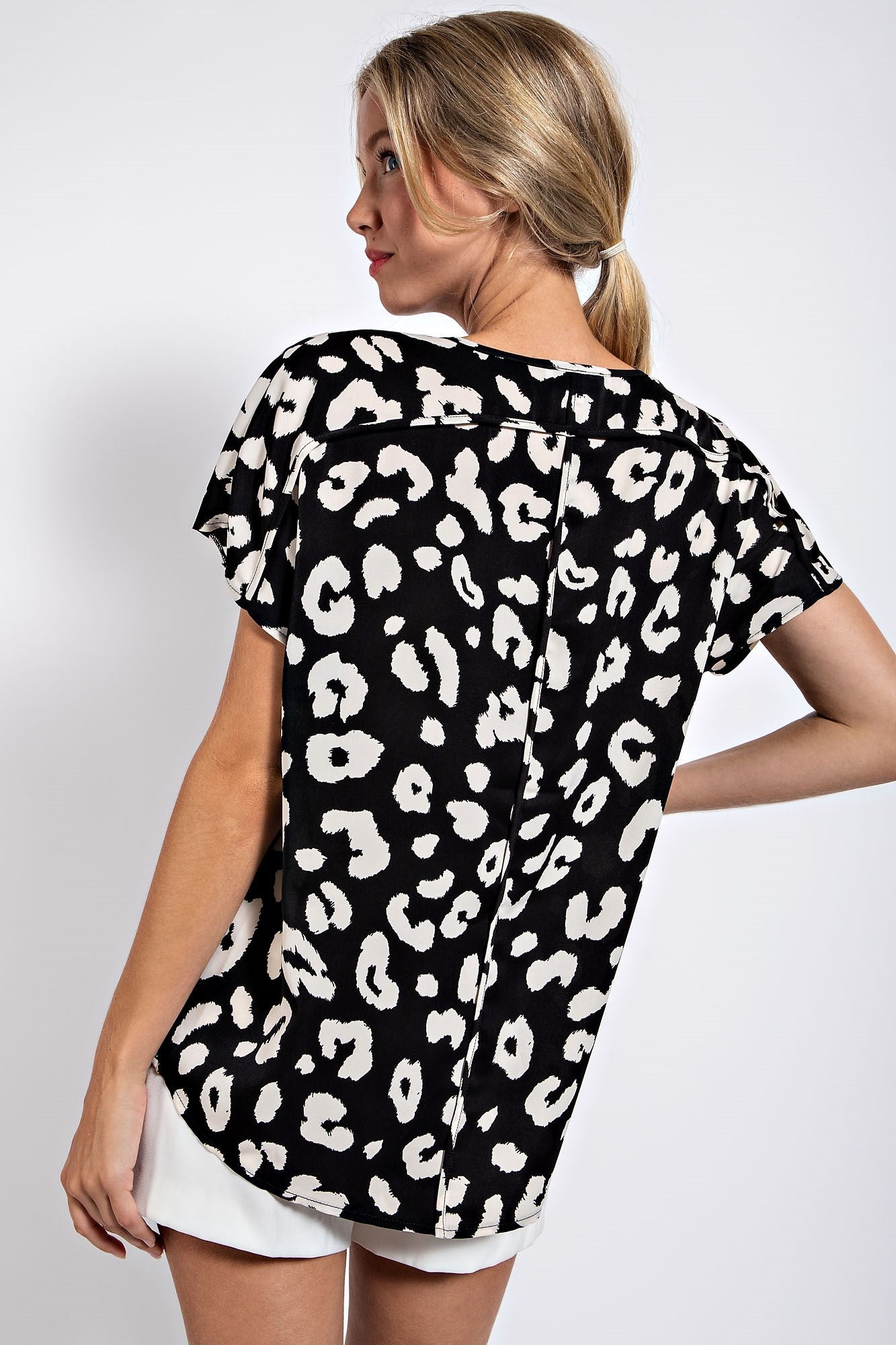 LEOPARD PRINT CAP SLEEVE TOP