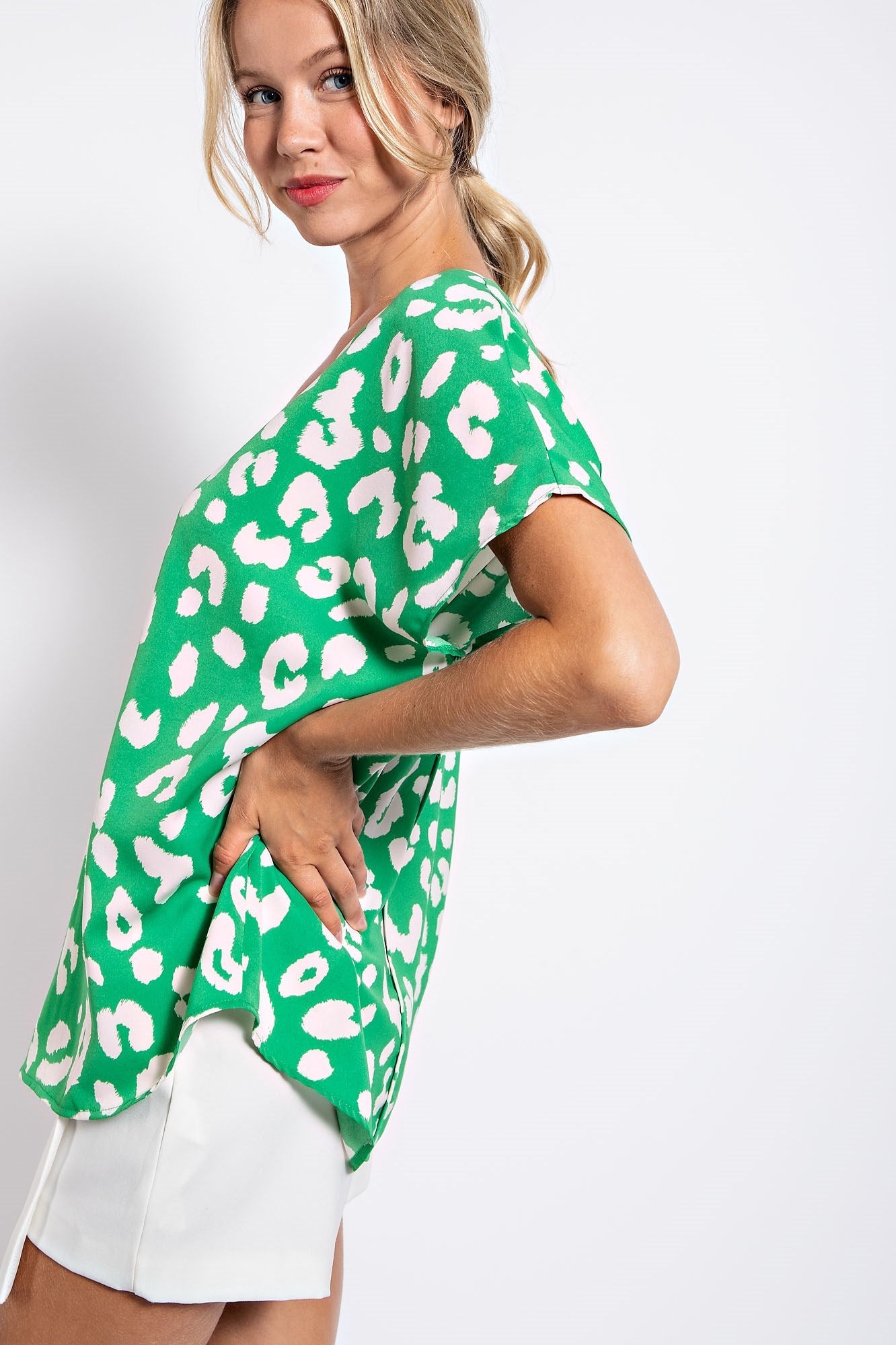 LEOPARD PRINT CAP SLEEVE TOP