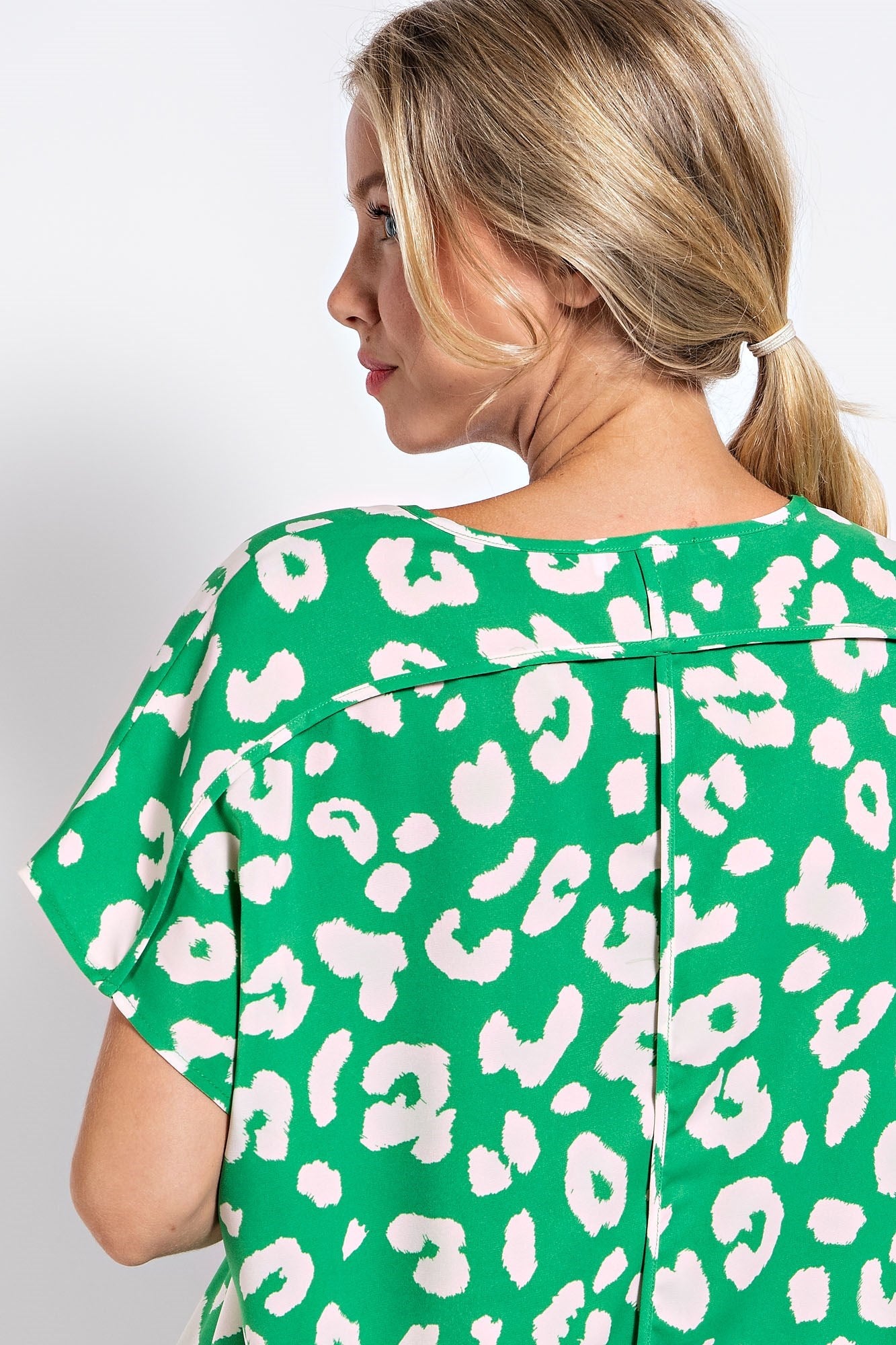LEOPARD PRINT CAP SLEEVE TOP