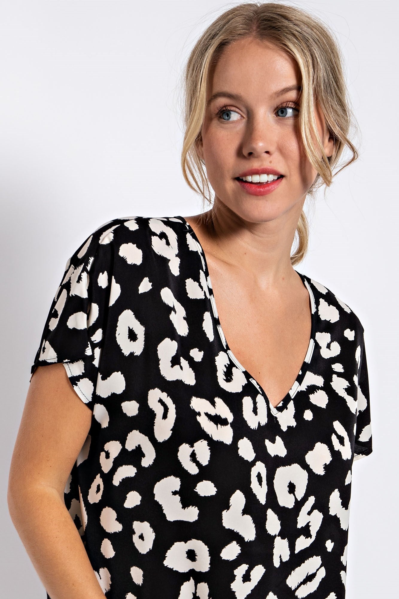 LEOPARD PRINT CAP SLEEVE TOP