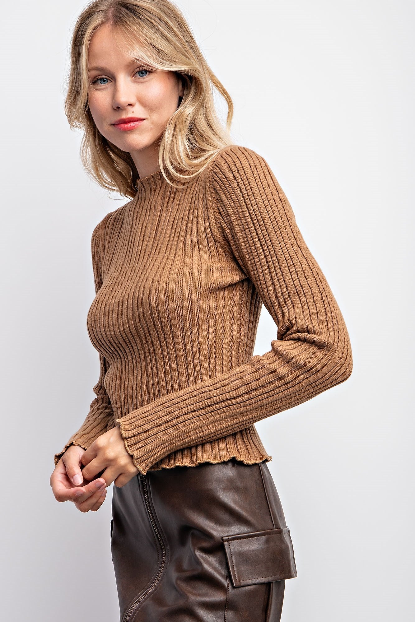LETTUCE MERROW EDGE RIBBED SWEATER TOP