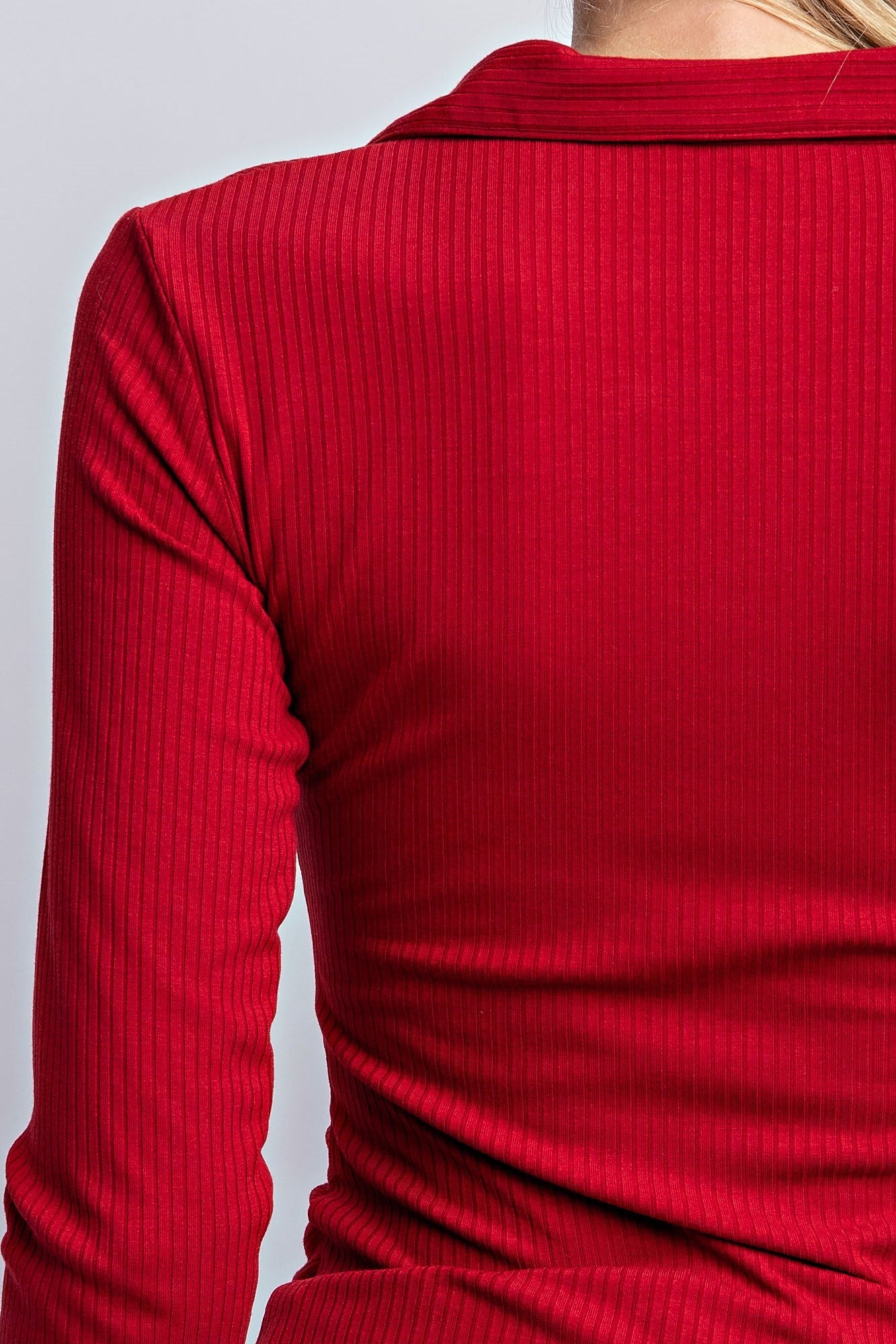 COLLARED V-NECK RIB KNIT TOP