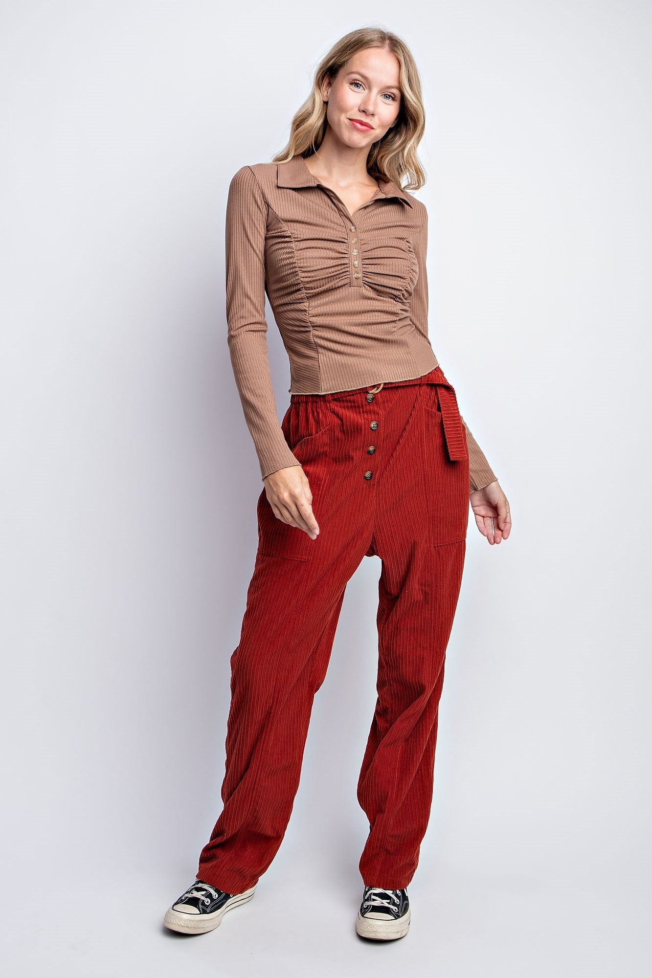 COLLARED V-NECK RIB KNIT TOP