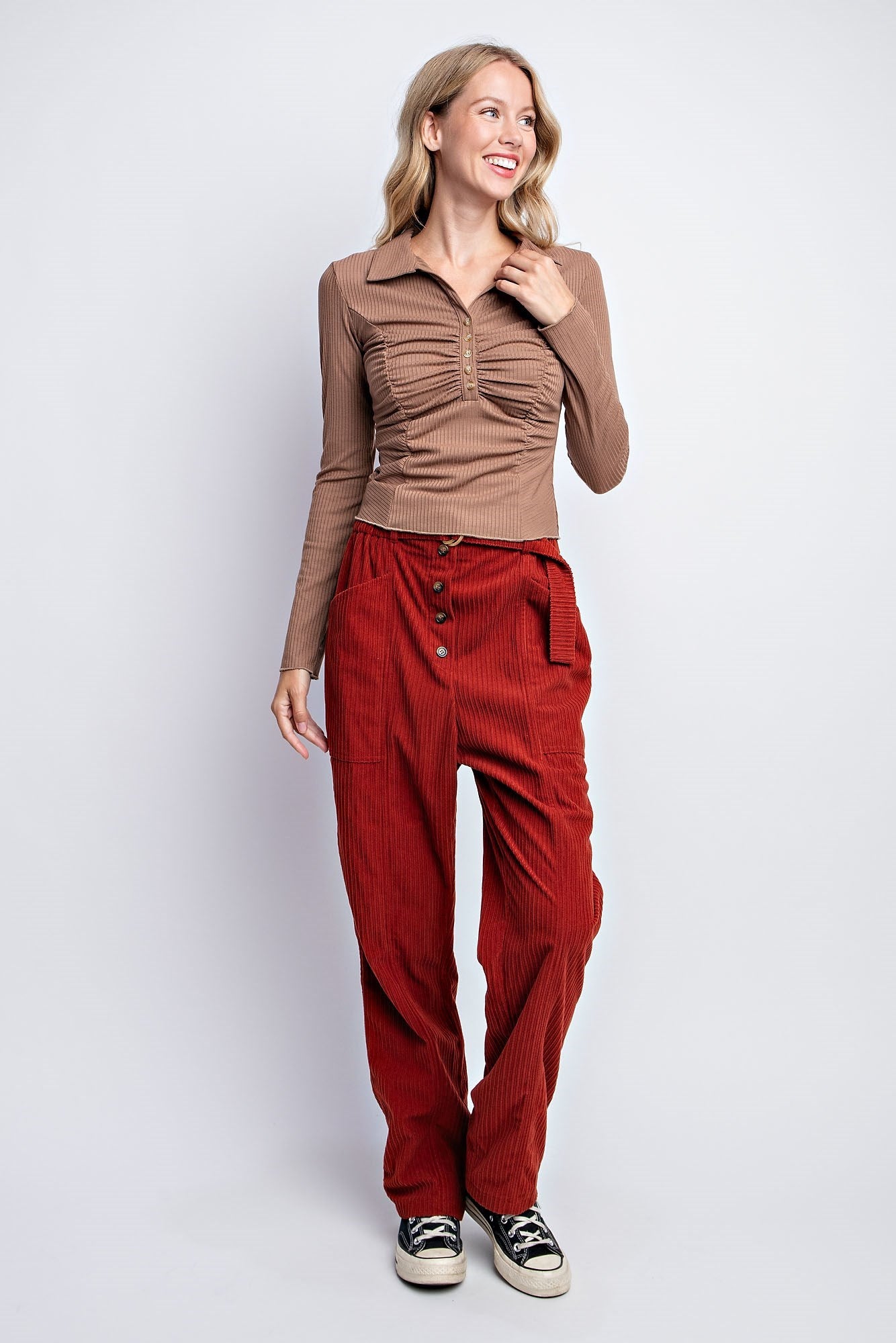 COLLARED V-NECK RIB KNIT TOP