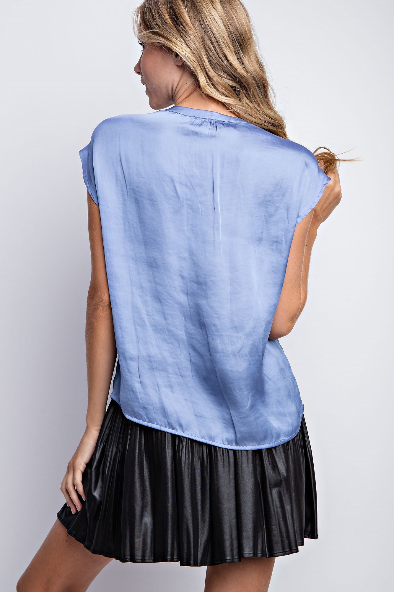 SOLID SATIN V-PLACKET TOP