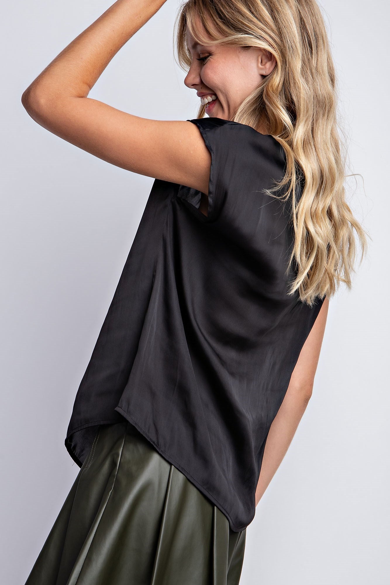 SOLID SATIN V-PLACKET TOP