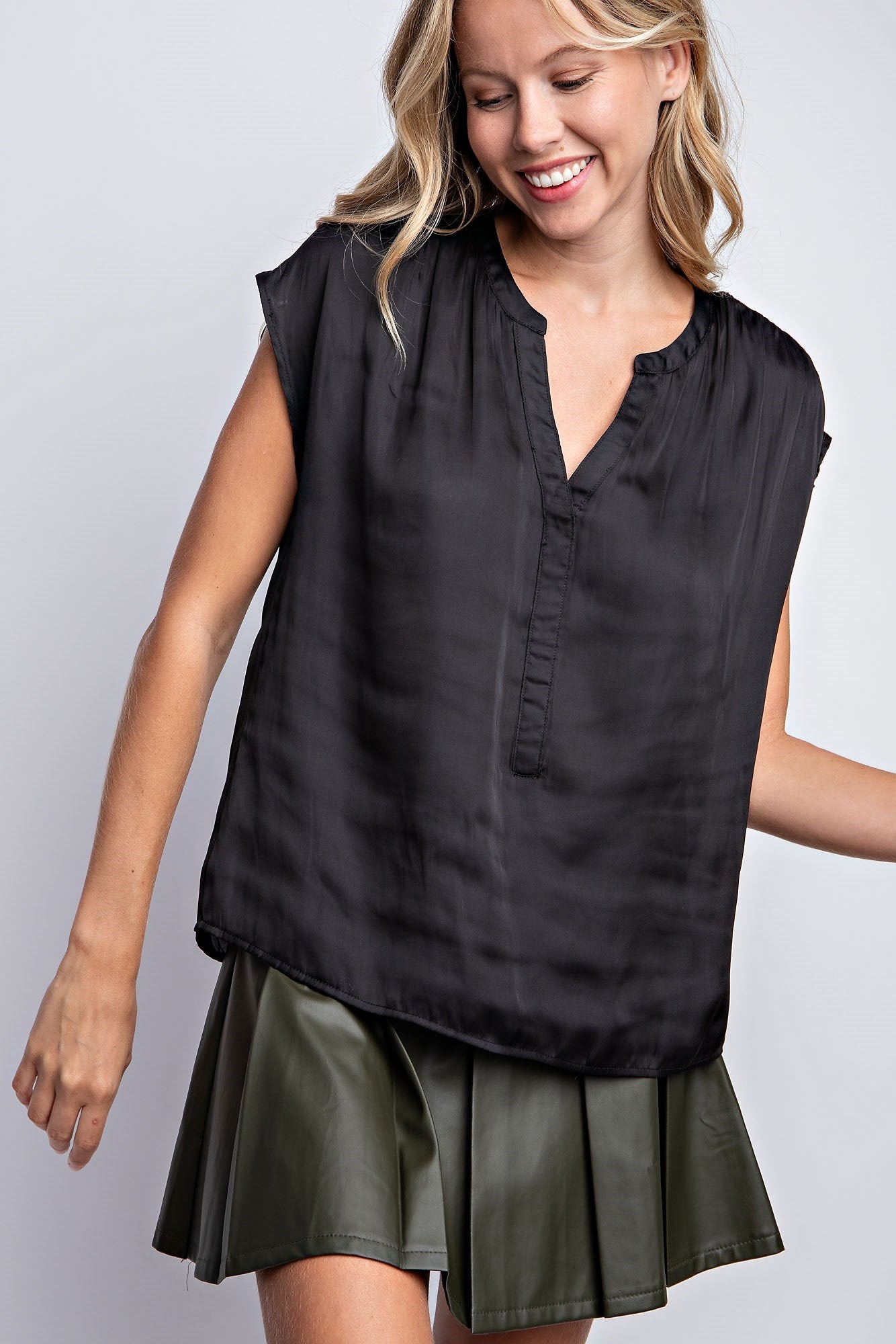 SOLID SATIN V-PLACKET TOP