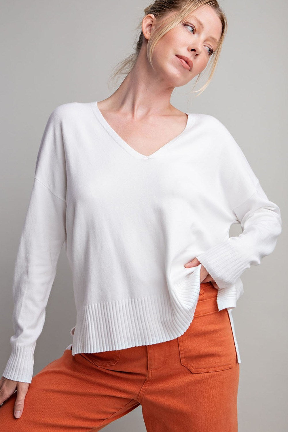 V NECK KNIT TOP